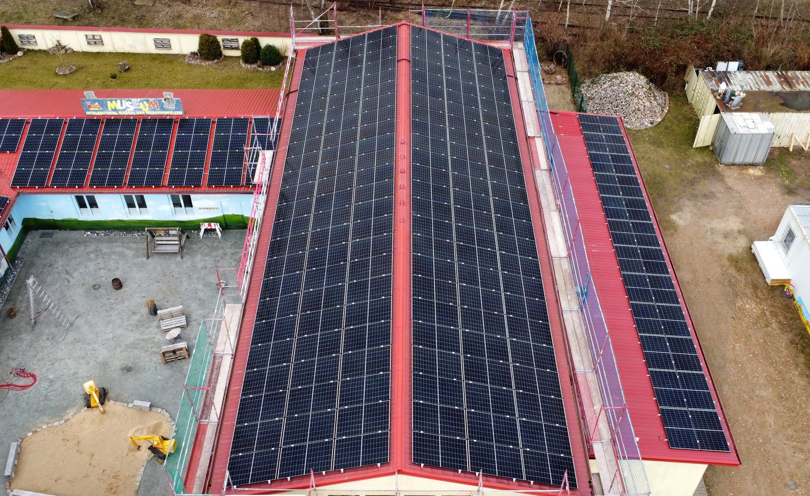 Gewerbliche PV-Anlage – Luftaufnahme